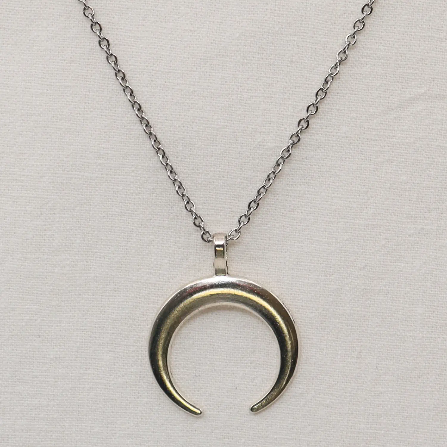 Pendentif Lune à l'envers et Pierre de lune