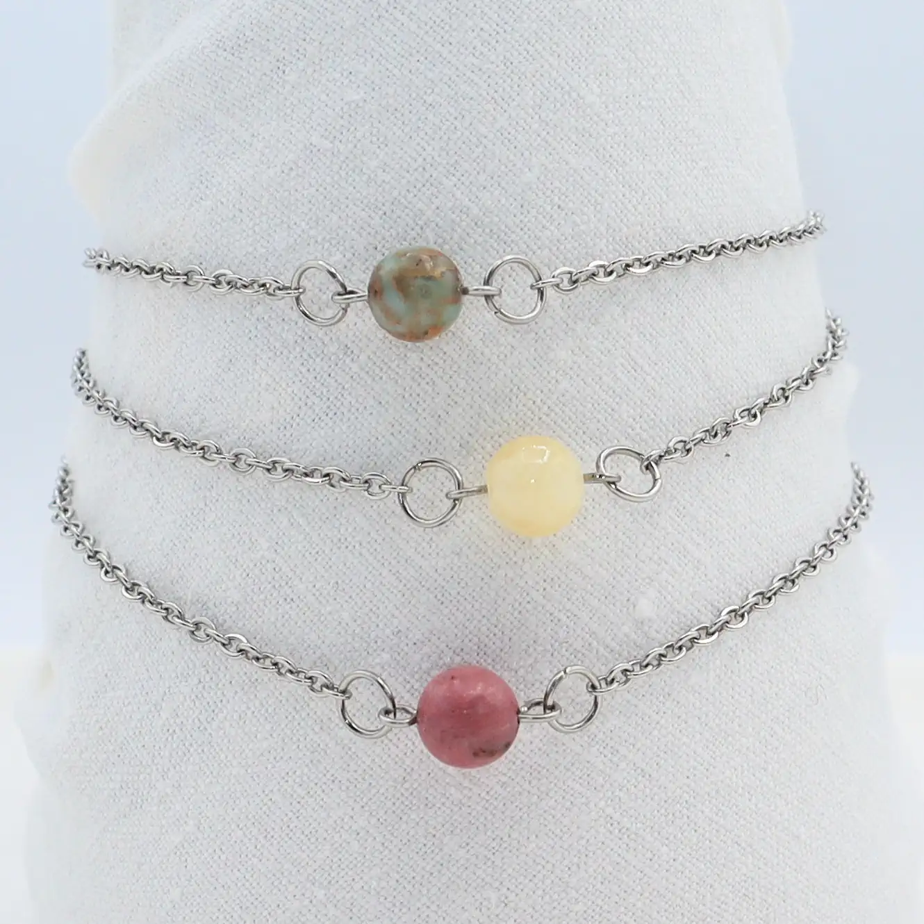 Pack G25 - J. Aqua terra, Calcite miel et Rhodochrosite_Front_IMG_8227_25-0-60-5-0-20_1330px_Q60 Ensemble de 3 bracelets de cheville simples - Jaspe Aqua Terra, Calcite miel et Rhodochrosite