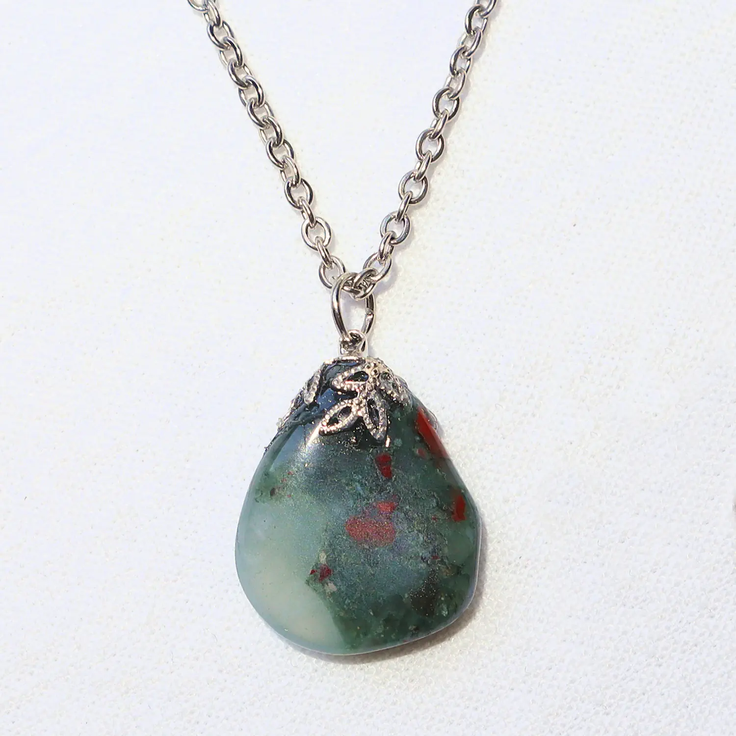 Pendentif Pierre de sang africaine