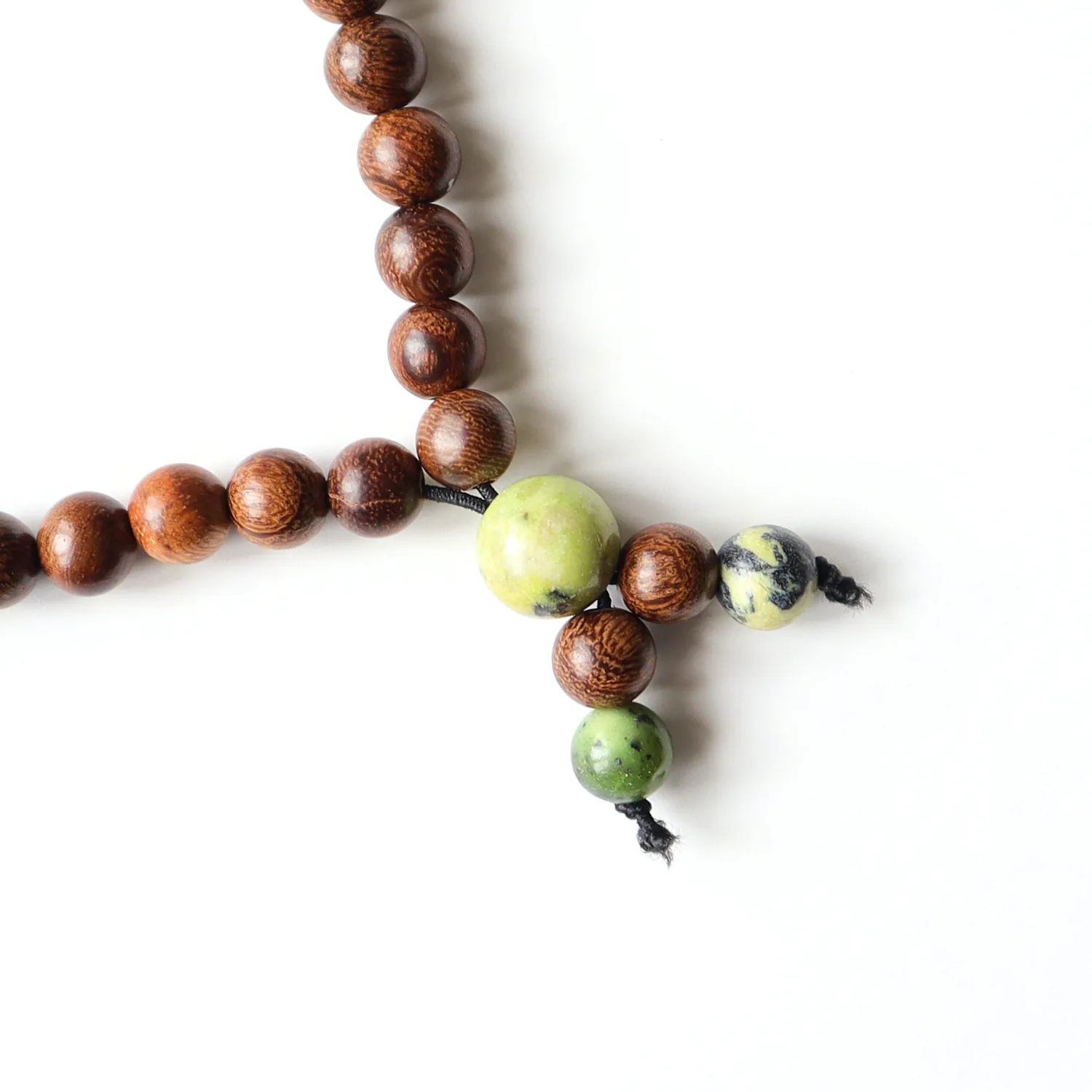 Bracelet Mala Bois de santal foncé et Chrysoprase
