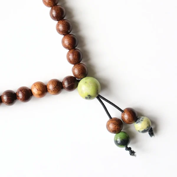 Bracelet Mala Bois de santal foncé et Chrysoprase