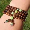 Bracelet Mala Bois de santal foncé et Chrysoprase