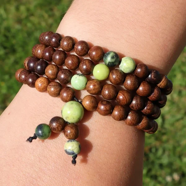 Bracelet Mala Bois de santal foncé et Chrysoprase